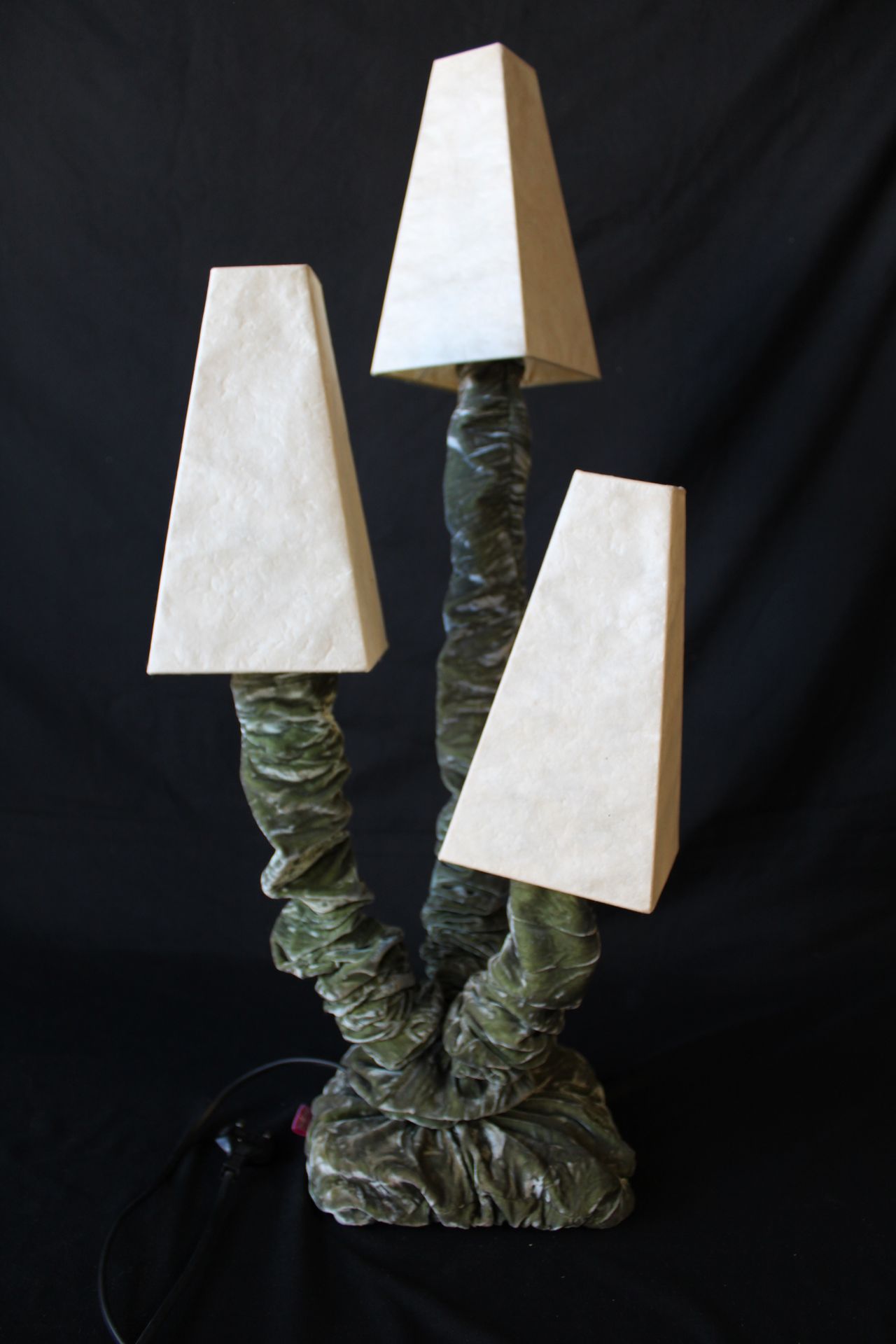 Null Three branches lamp in green velvet and beige abajours pyramid shape