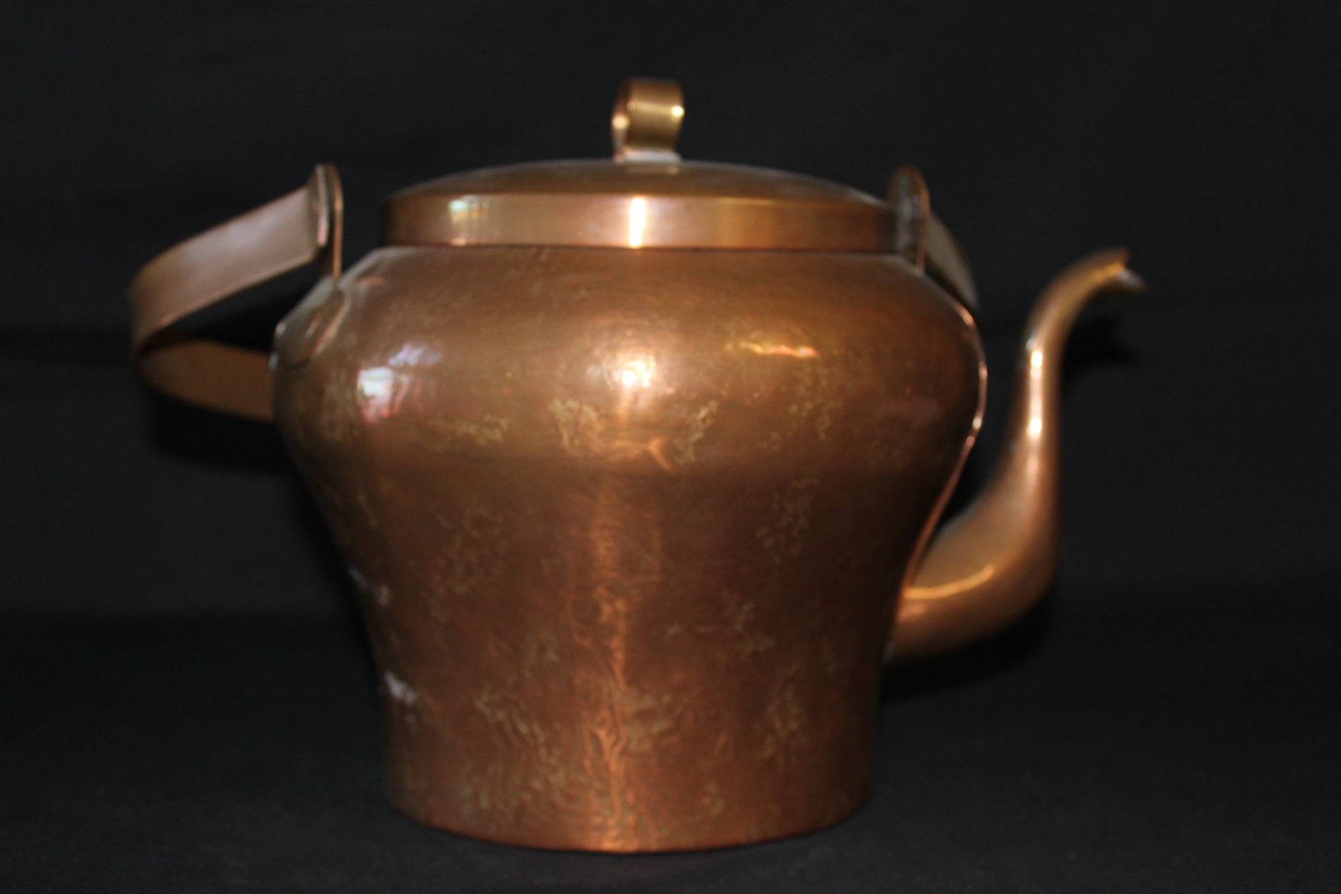 Null 
Large copper teapot 15x23cm