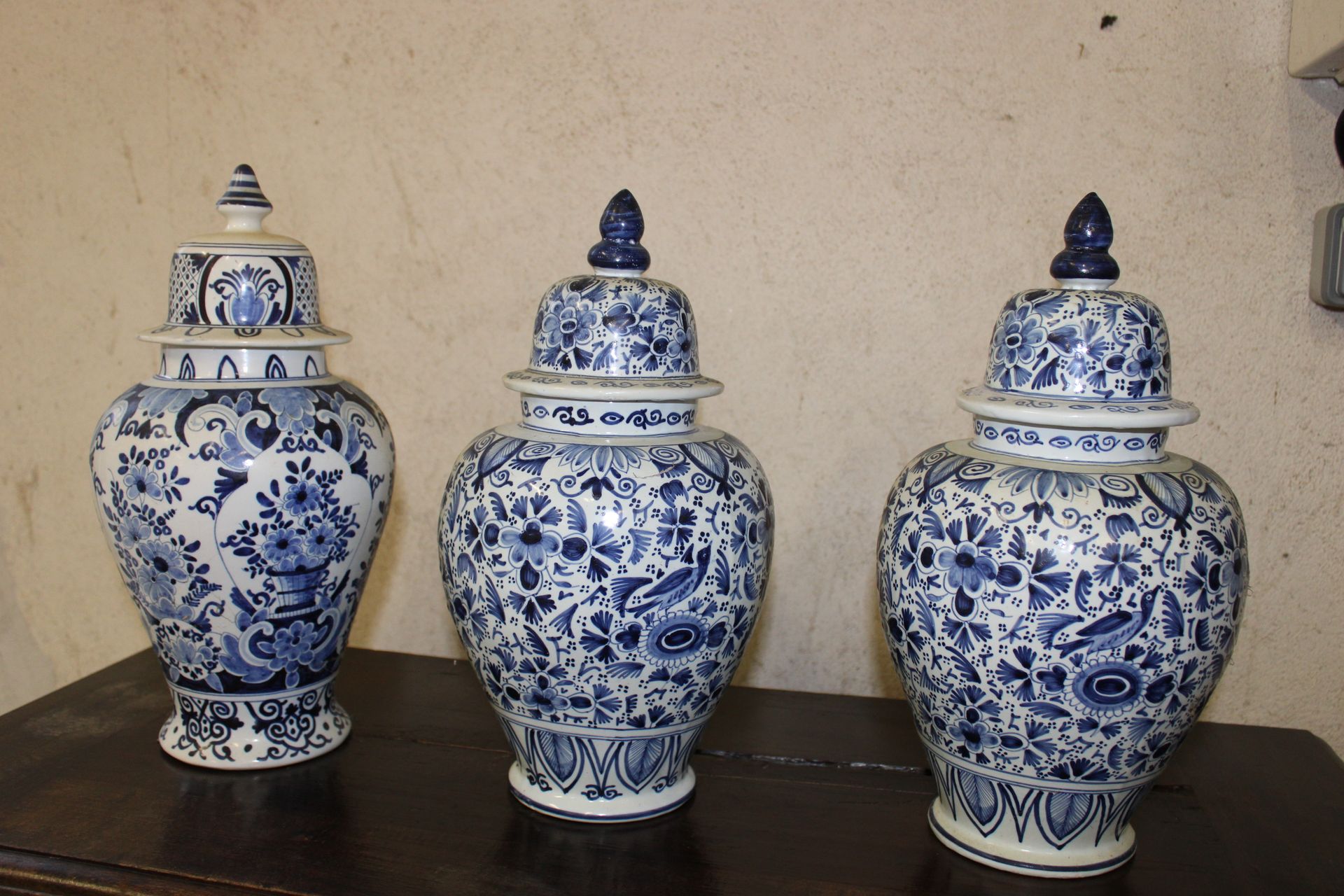 Null 
Three ceramic urns decorated with blue flowers: One 26x19 and the other tw&hellip;