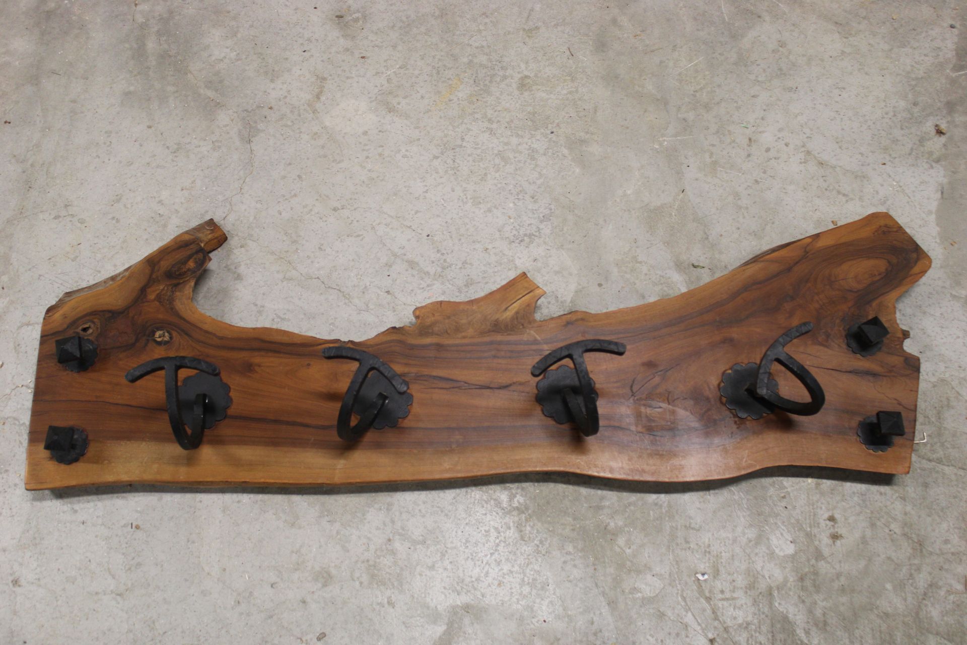 Null Perchero de madera natural y hierro forjado, 4 perchas 100X30
