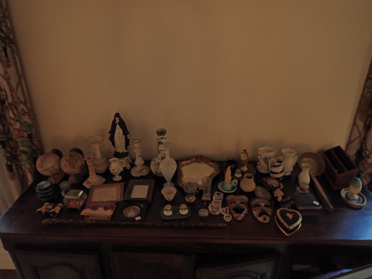 Null Various trinkets such as boxes, enamels, Venetian masks, porcelain virgin, &hellip;