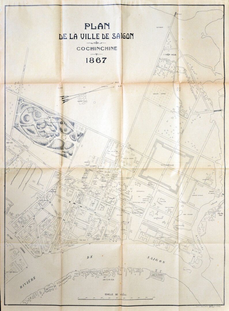 Null 1867.

西贡市的地图。Cochinchina 1867年。

海报由C. Ardin和Nguyen Vu Tuc在西贡用石版印刷。状况非常好。
&hellip;