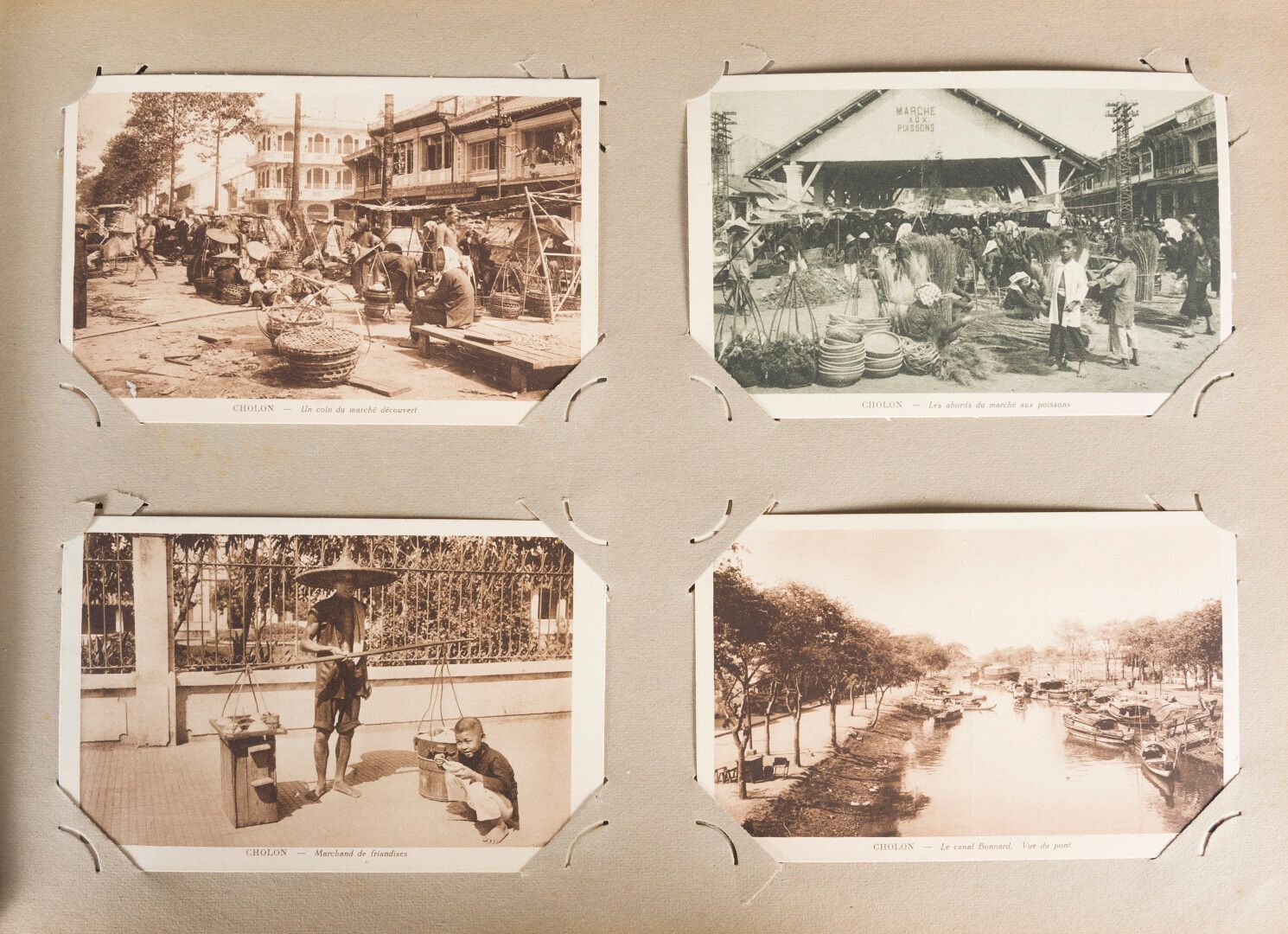 Null ALBUM OF OLD POSTCARDS IN BLACK AND WHITE ON VIETNAM. 56 pages of 4 postcar&hellip;