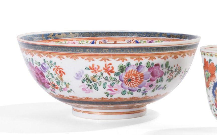 Null 瓷器和多色珐琅彩花纹大碗，中国出口，清朝时期。

直径：18.5厘米。