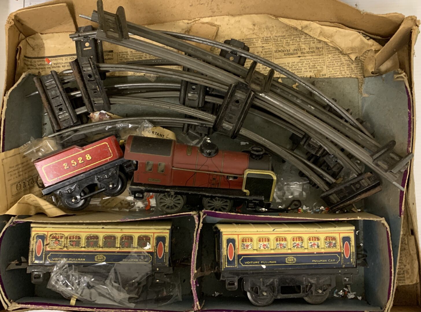 Null HORNBY "0". Set mit mechanischer Lokomotive 020, Tender 2528, zwei CIWL-Wag&hellip;