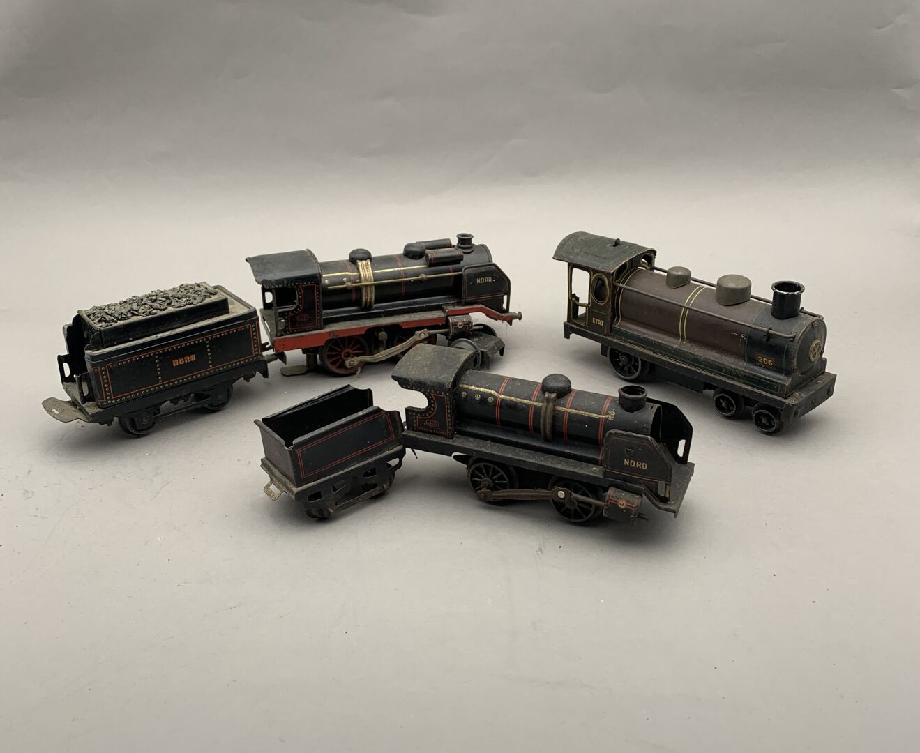 Null CR et JdeP "0" 1915/1920 comprenant: 

- Locomotive mécanique 210. ETAT mar&hellip;