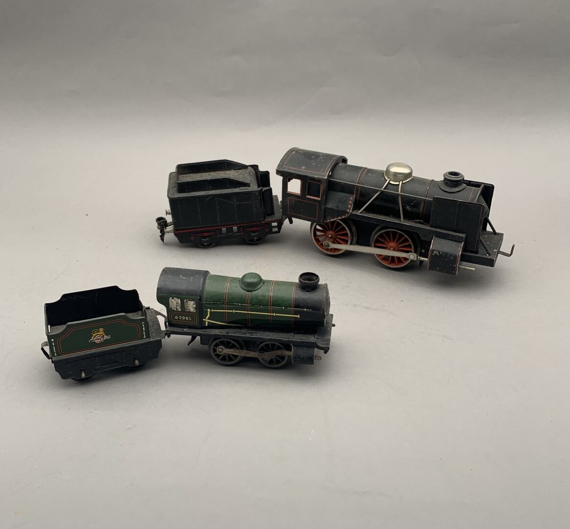 Null HORNBY-KBN bestehend aus: 

- Mechanische Lokomotive 020 grün 60985 mit zwe&hellip;