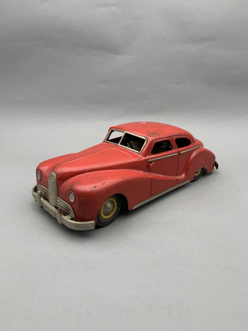 Null JEP（1950）。红色机械内管，有 "开/关 "按钮。长度：33厘米。

在联合，POCHER 1970/80。ALFA ROMEO赛车模型。长度：&hellip;