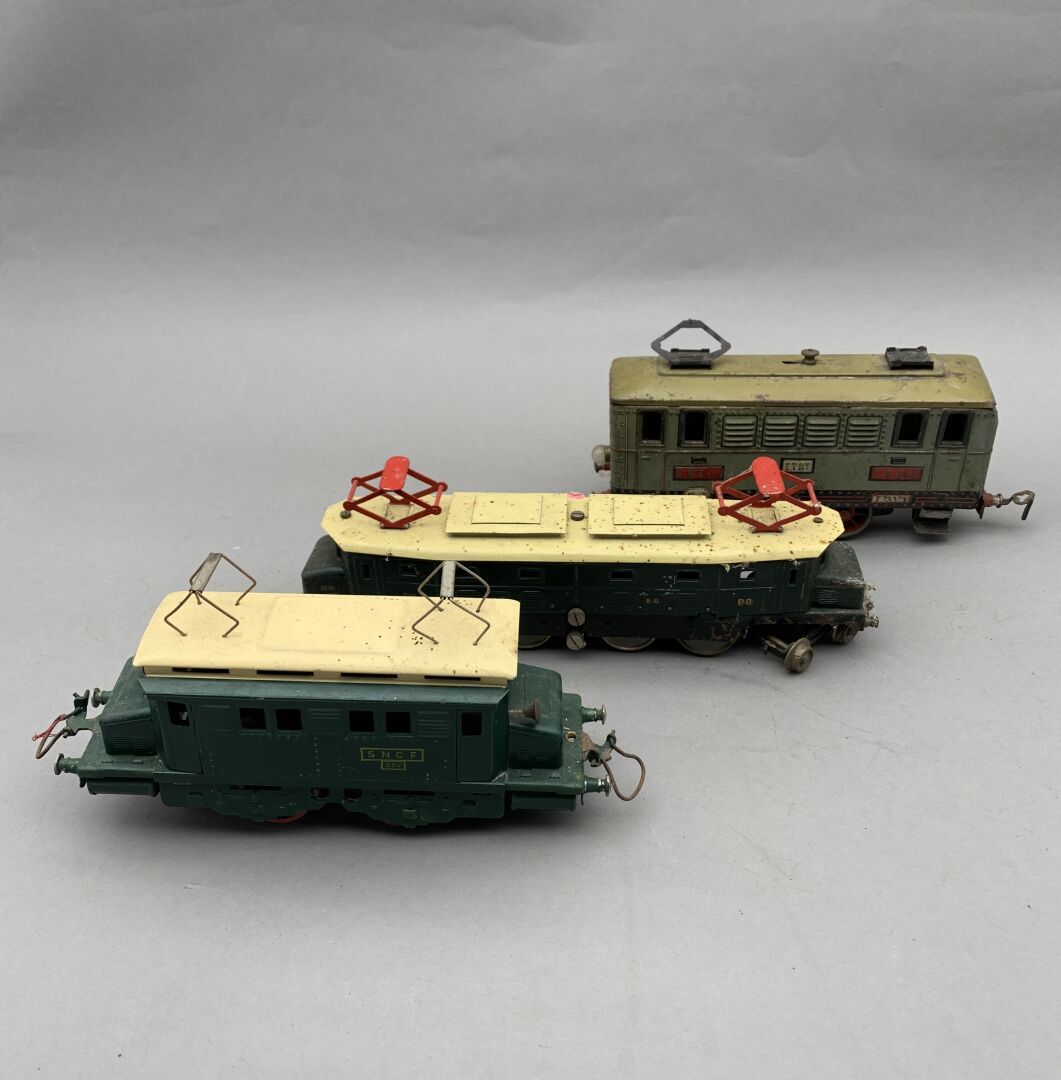 Null LR-HORNBY "0" comprenant: 

- Motrice verte électrique PO 2BB2. Longueur: 2&hellip;