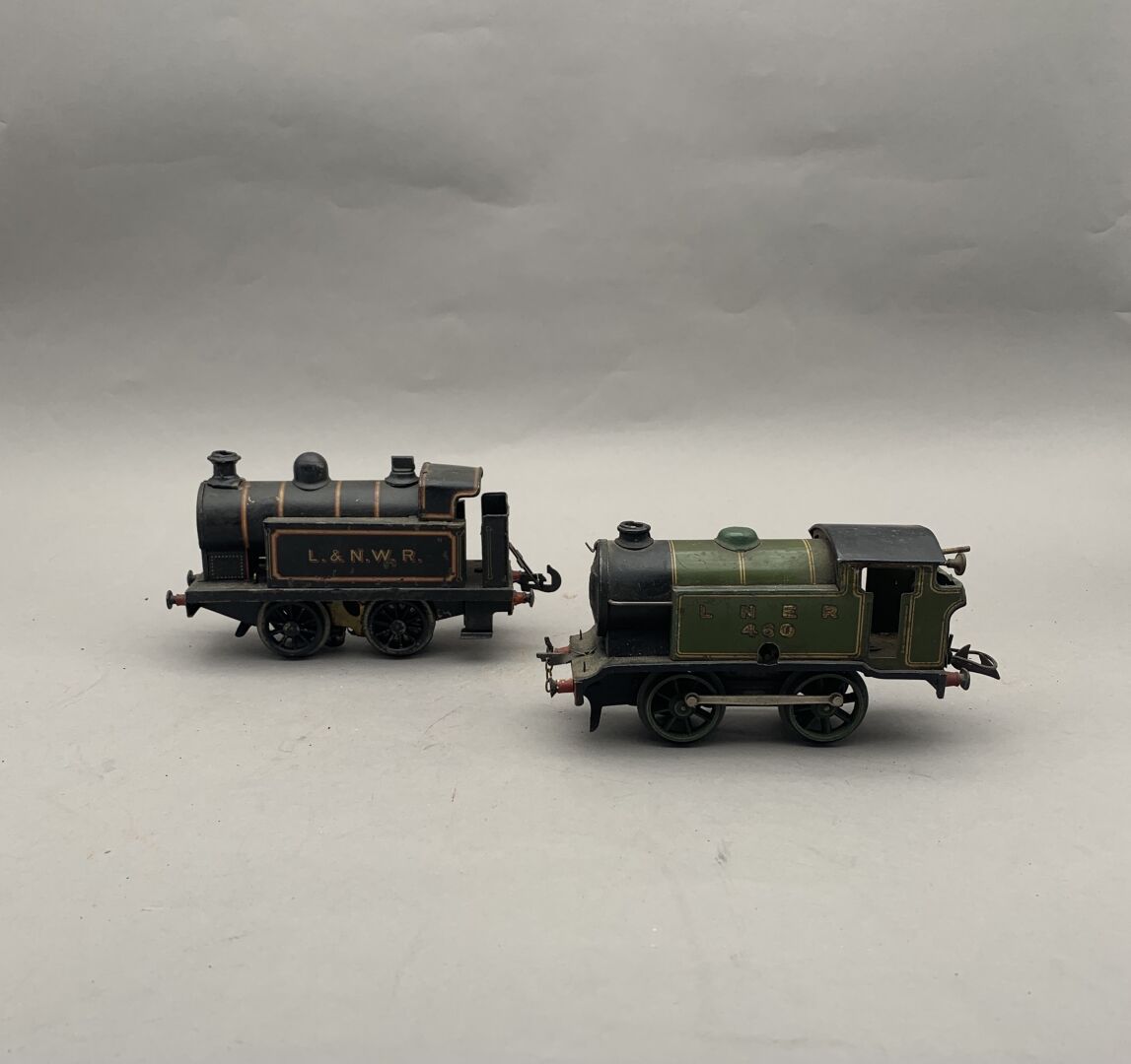 Null HORNBY "0" bestehend aus: 

- Grüne elektrische Lokomotive L und NWR. Länge&hellip;