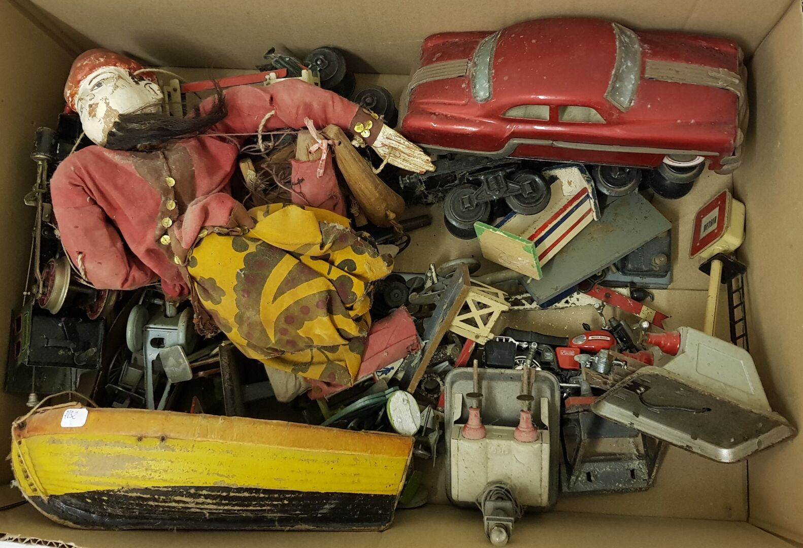 Null 各种玩具。美国摩擦车、木船、JEP保险杠和信号灯、bilboquet、金属建筑车和苏联玩具。
