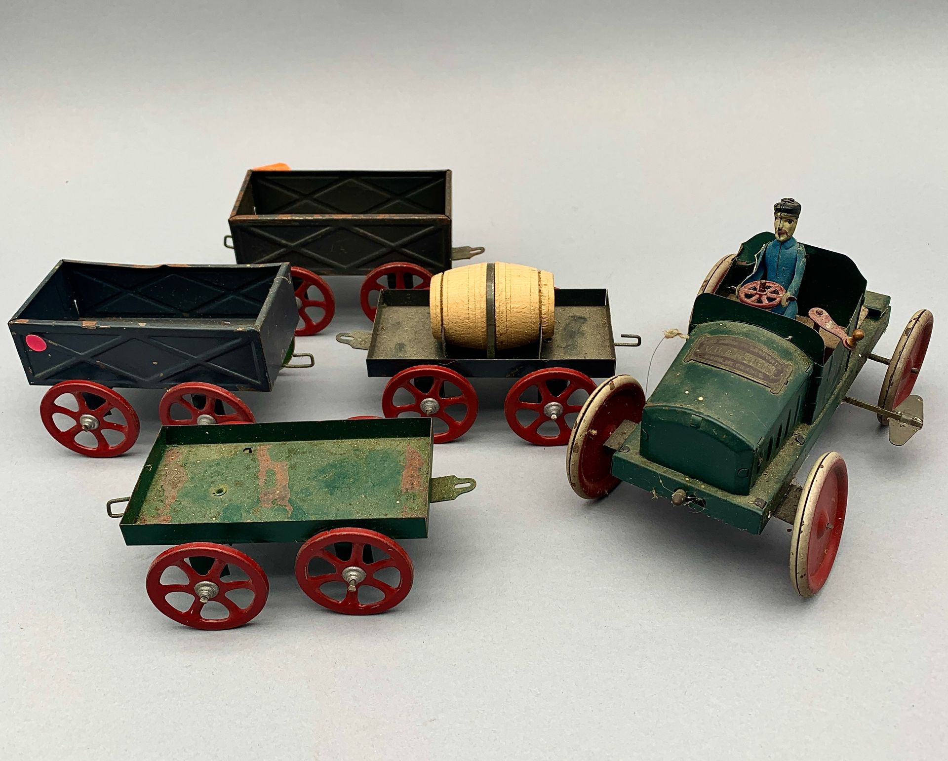 Null FM和Victor BONNET 1910/1920。带有机械牵引车和司机的汽车运输公司。四辆货运车，包括一辆闪电车，两辆自卸车和一辆平板车。长度：6&hellip;