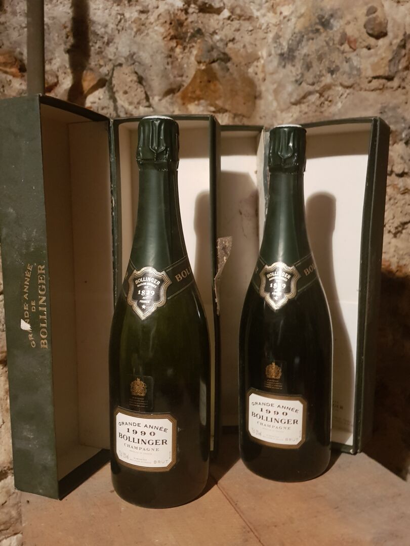 Null Champagne blanc brut, Bollinger, 1990.

2 bouteilles, chacune en un coffret&hellip;