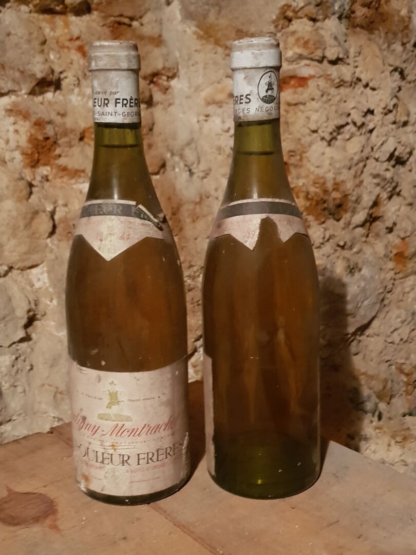 Null Lot comprenant :

- Puligny-Montrachet, Dufouleur Frères, 1964. 

2 bouteil&hellip;