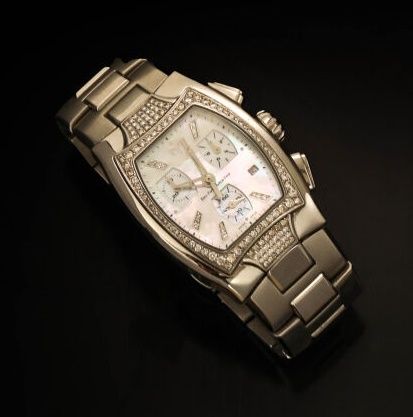 Null TECHNOMARINE

Montre-bracelet de dame en acier pavée en diamants. Cadran à &hellip;