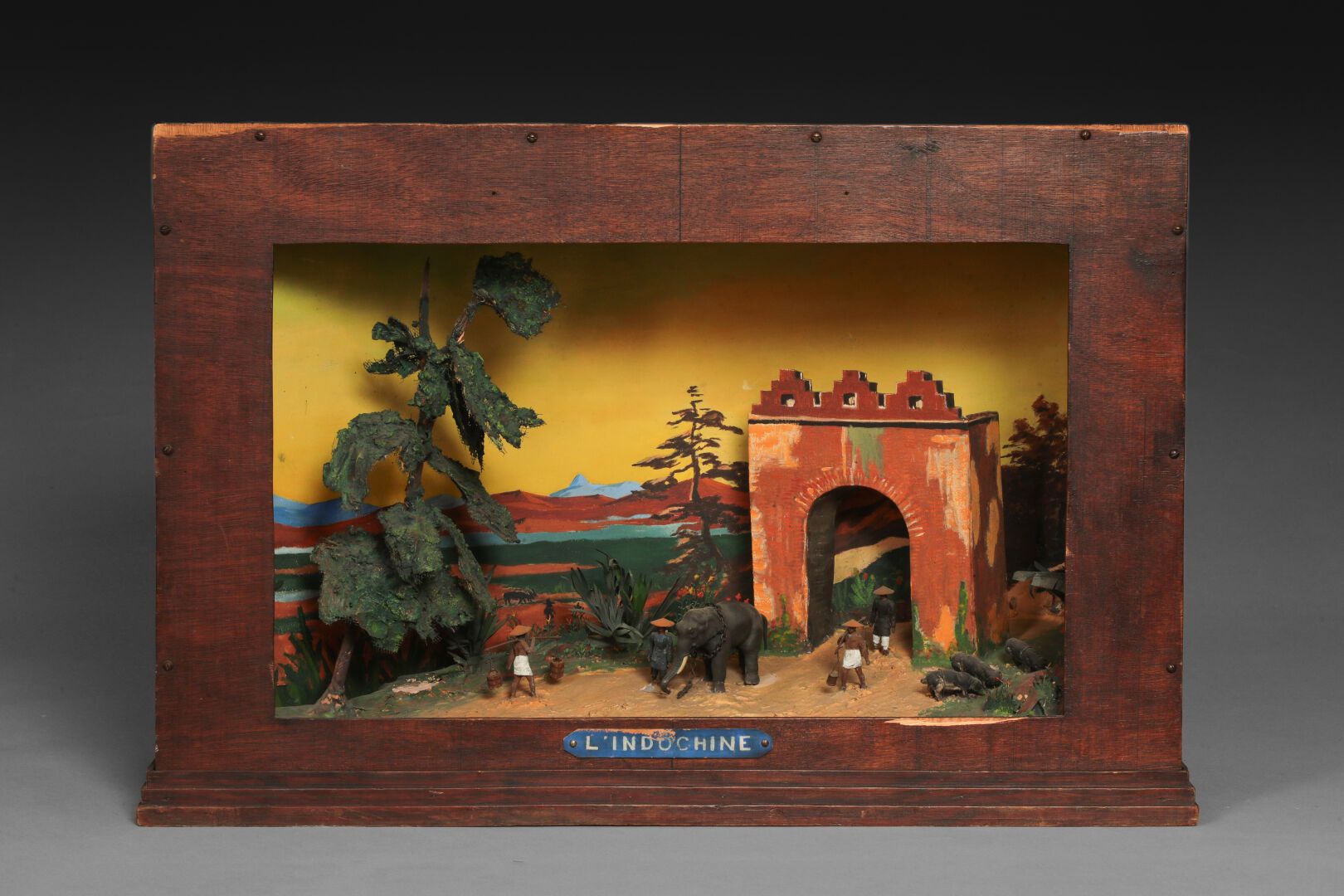 Null 1931

Diorama C-B-G Mignot - 殖民时期的展览。印度支那馆。巴黎。

Diorama展示了一个由农民、大象和城市郊区的树木组&hellip;