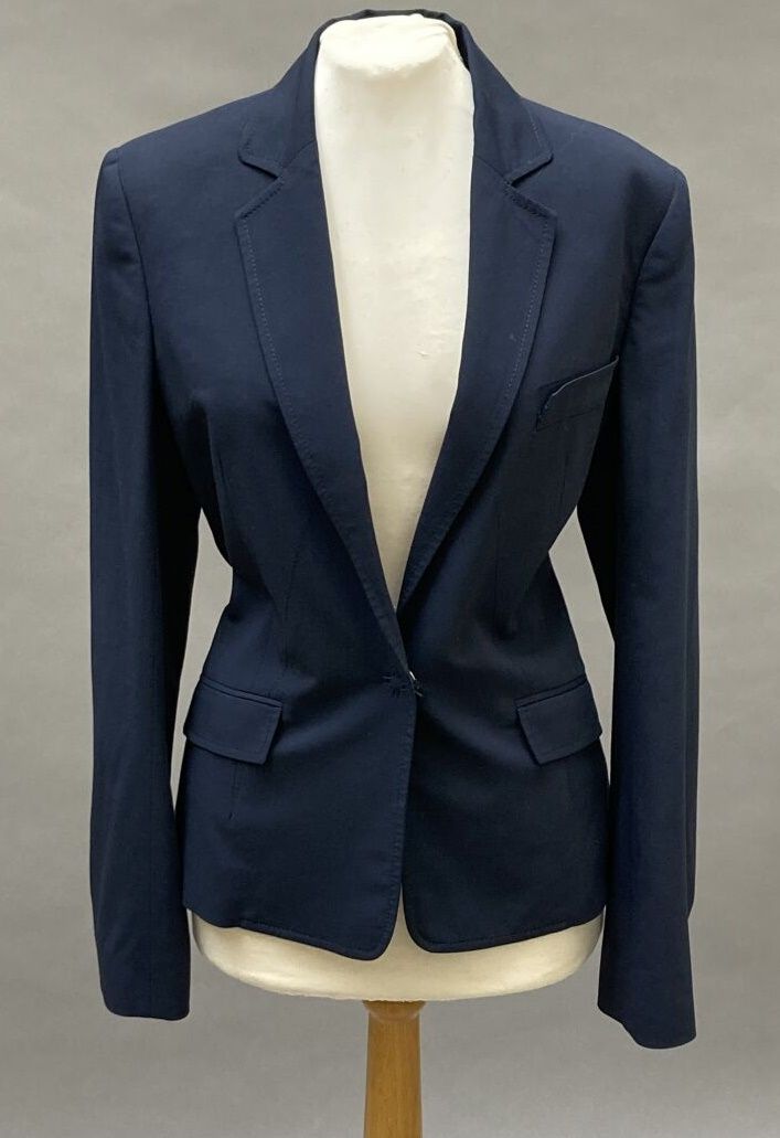 Null Lot including : 

- Christian DIOR

Tergal trouser suit in navy blue. Two p&hellip;