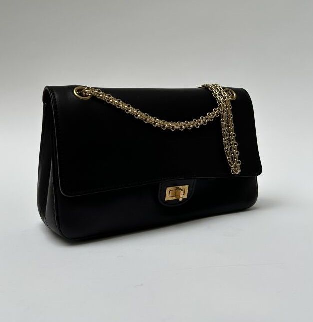Null CHANEL

255" model by Karl Lagerfeld

Smooth black lamb leather handbag. Do&hellip;