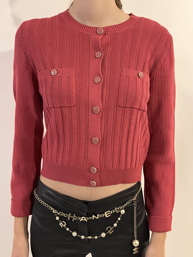 CHANEL Cardigan in crushed raspberry cotton knit. Two p…