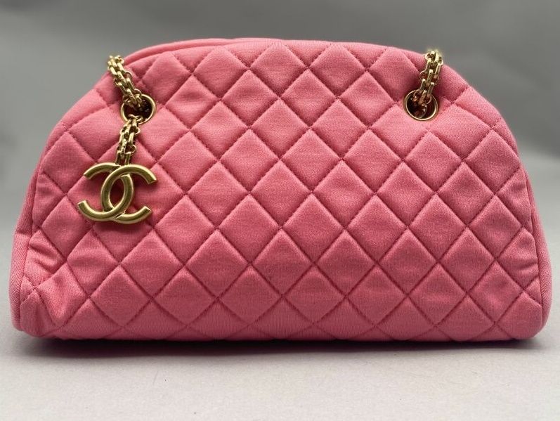 Null CHANEL

Barbie collection by Karl Lagerfeld. 

Pink handbag in quilted jers&hellip;