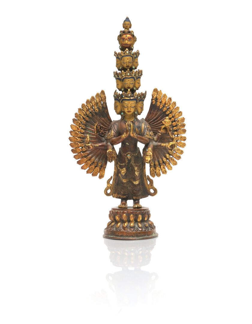 Null Statue d'Avalokiteshvara à milles bras en bronze ciselé partiellement doré &hellip;