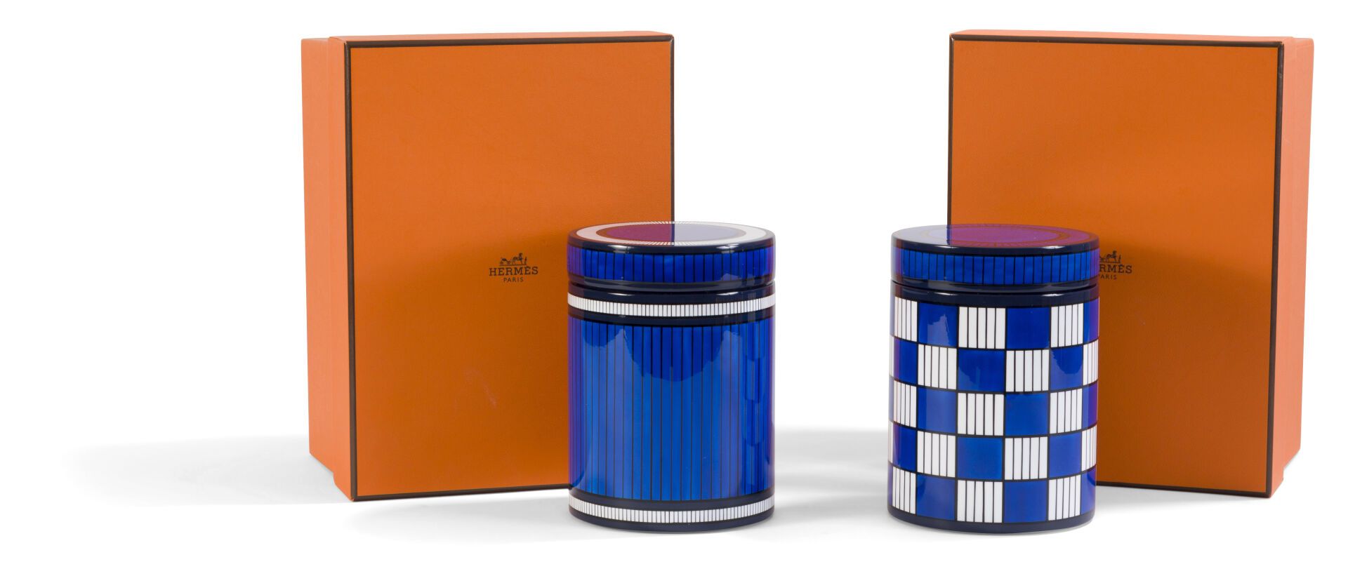 Null HERMES Paris.
Two cylindrical tea chests with blue and white lacquered geom&hellip;