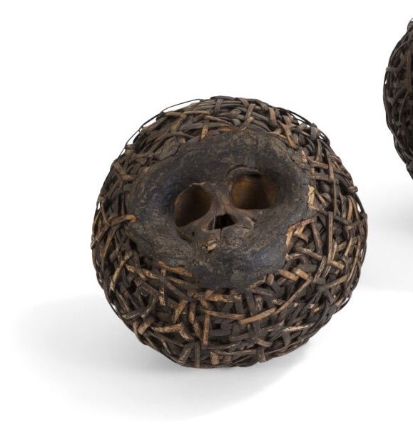 Null Nkisi M'bumba药或正义球的藤条和骨头的恋物癖。维利-金刚，刚果民主共和国。 
高：19厘米。长度：18厘米。