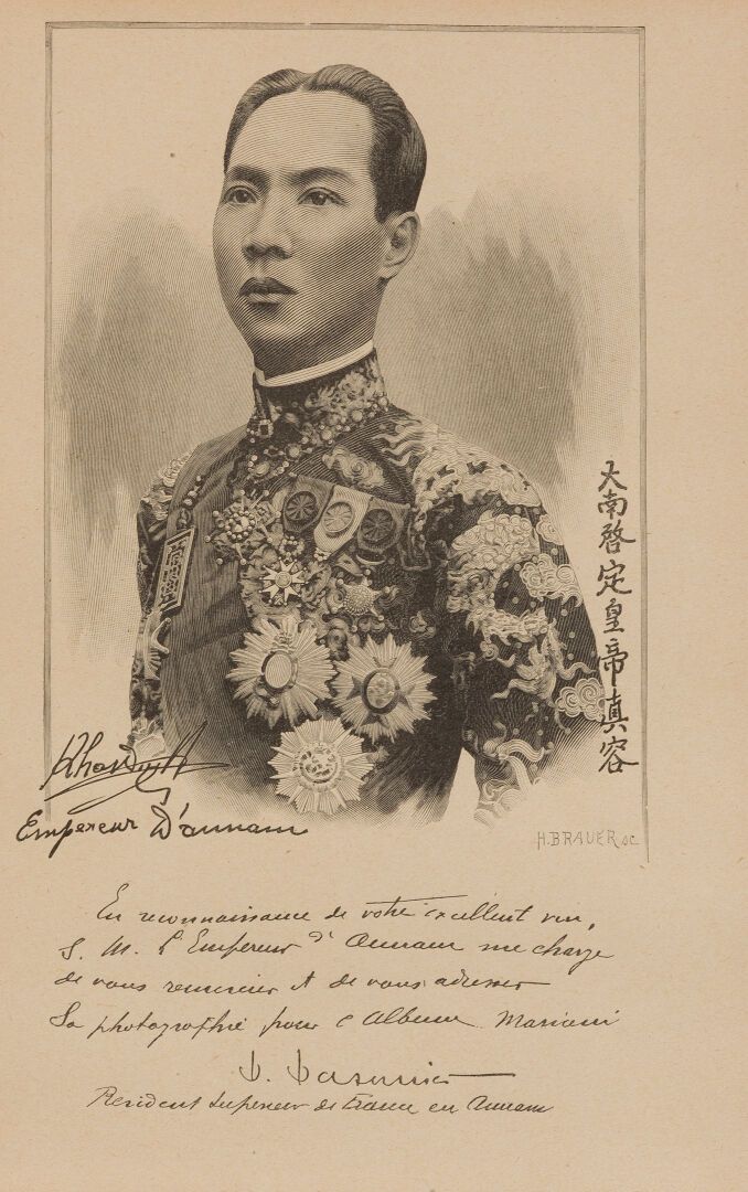 Null Règne de Sa Majesté l'Empereur Khai Dinh (1885-1925).
H. BRAUER (d'après).
&hellip;