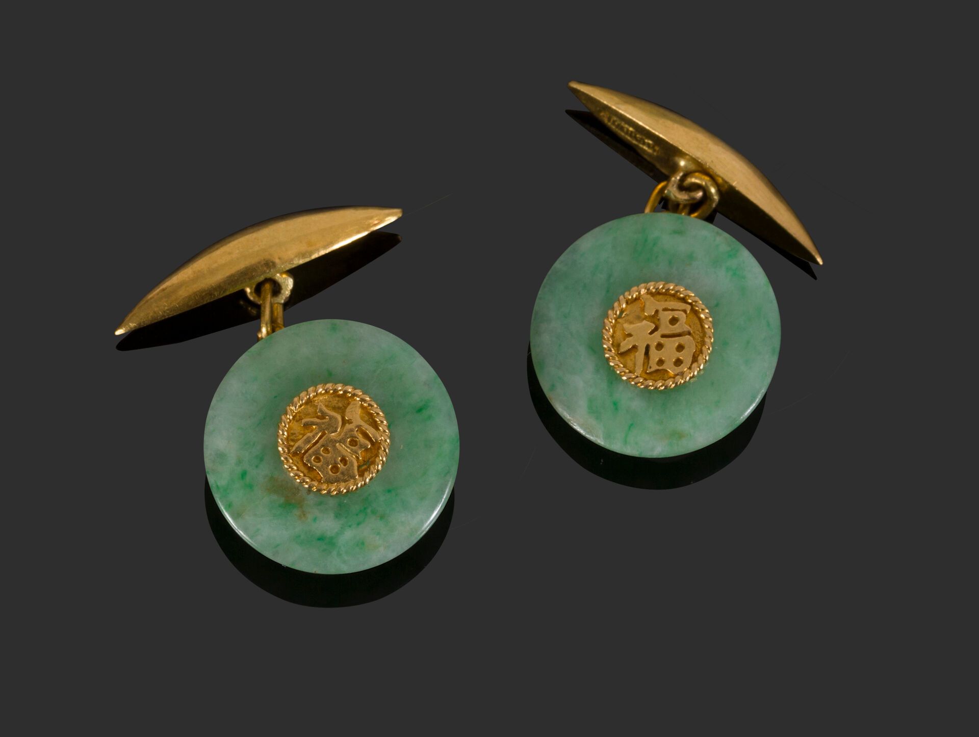 Null Lot comprenant une paire de boucles d'oreilles pendantes en or 18 K (750°/°&hellip;