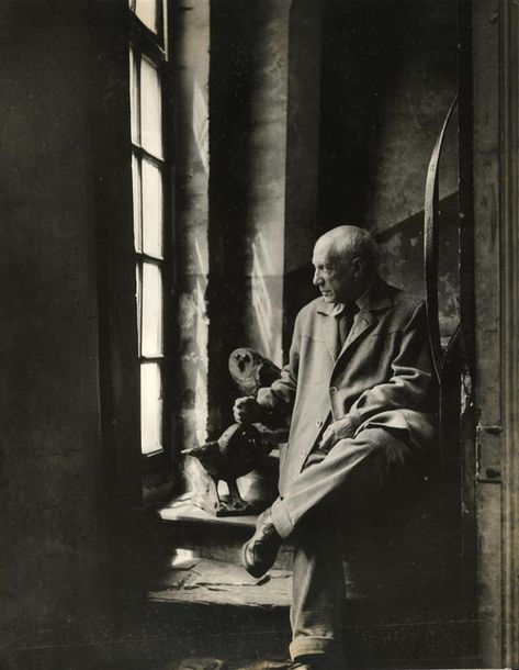 Null Denise COLOMB (1902-2004). Pablo Picasso. Photo argentique sur carton. Dime&hellip;
