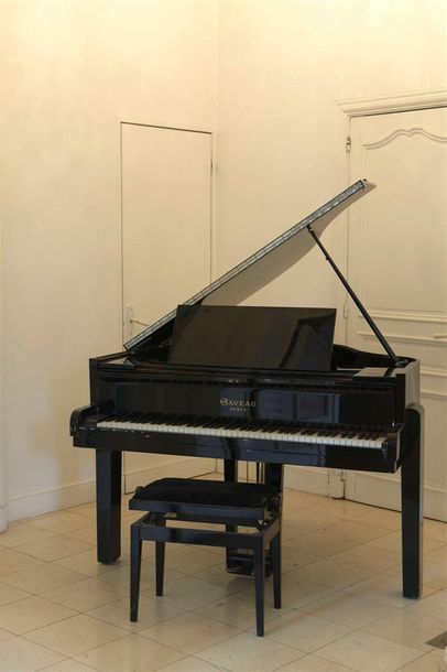Null GAVEAU. Piano quart-de-queue laqué noir n° 92473 (vers 1935-1936) . Longueu&hellip;
