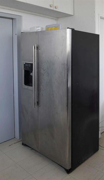 Null Réfrigérateur américain GENERAL ELECTRIQUE. Hauteur: 175 cm. Largeur: 90 cm&hellip;