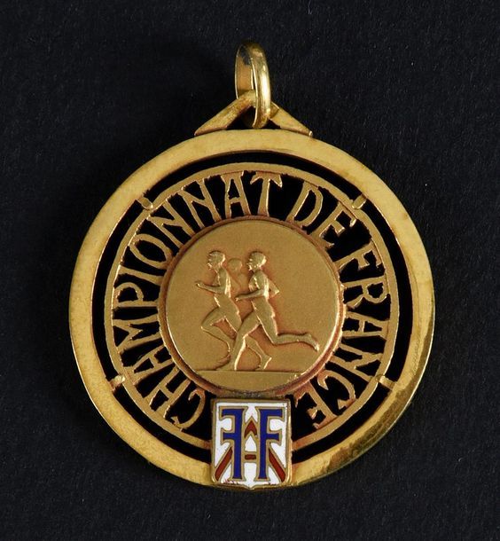 Null Médaille de Champion de France 1952 du 5000 mètres. Année olympique où il r&hellip;