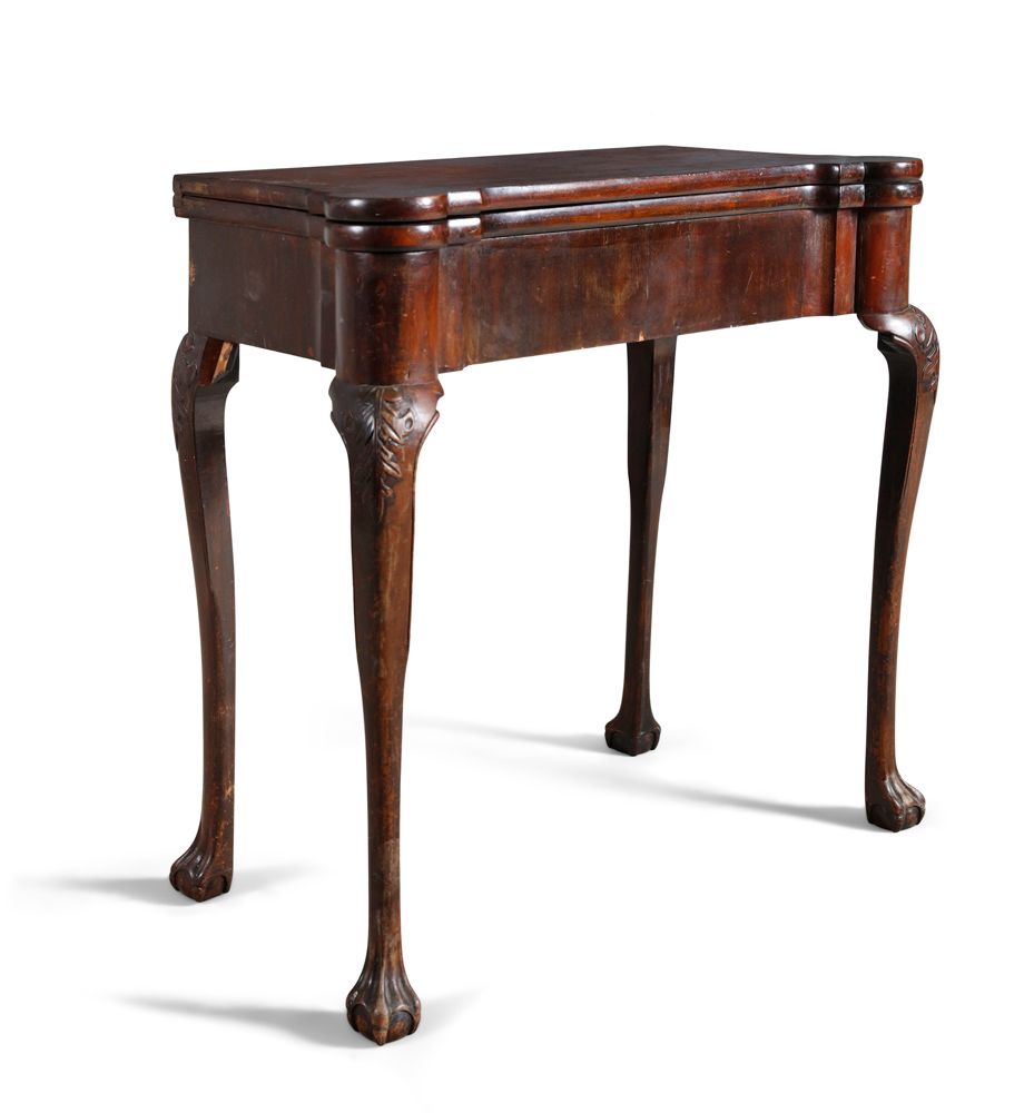 Null A GEORGE III MAHOGANY CARD TABLE, the folding top set with round candle sta&hellip;