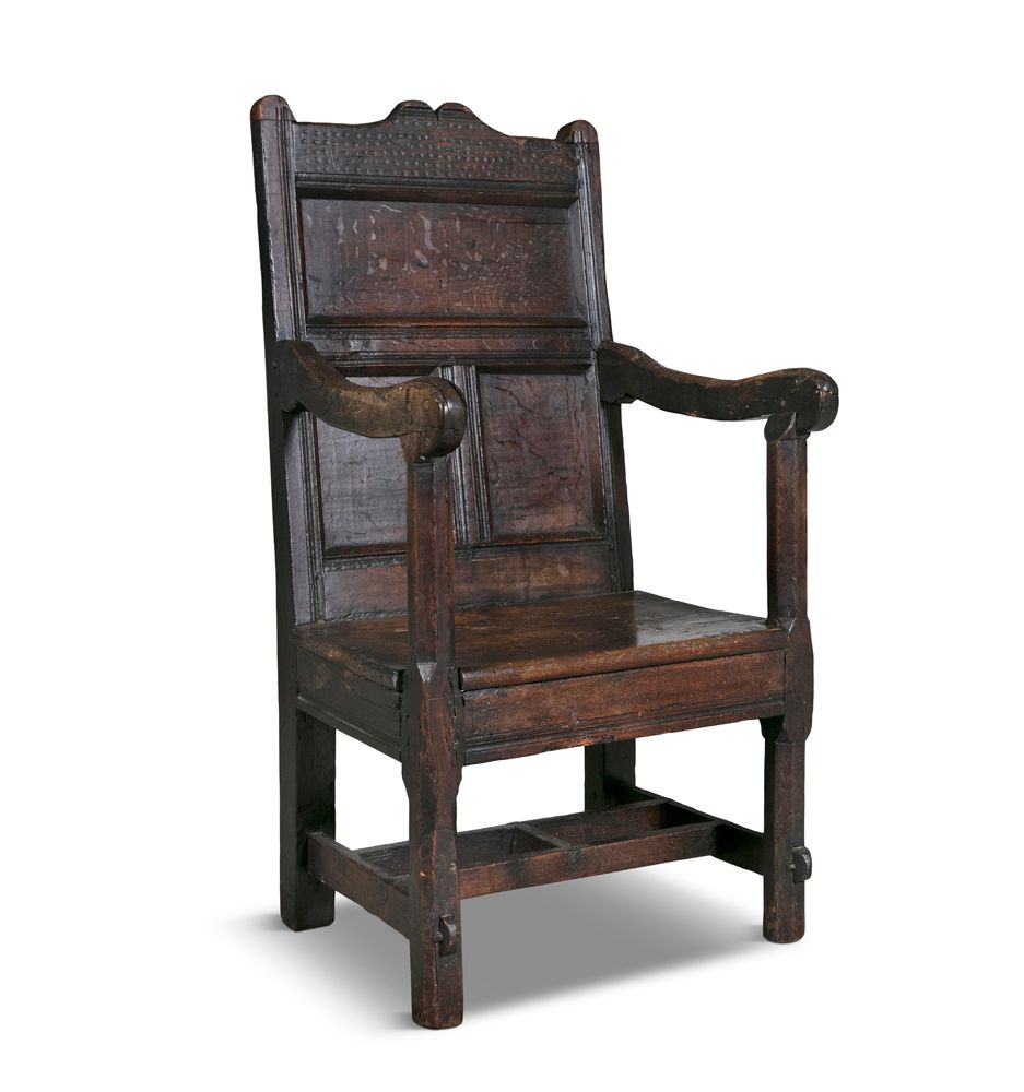 Null 一把查理二世的橡木和榆木海滨椅，17世纪，有平坦的镶板椅背和拱形的顶栏，开放的卷轴扶手和实心板座椅，方腿由 "H型 "担架连接 106厘米高