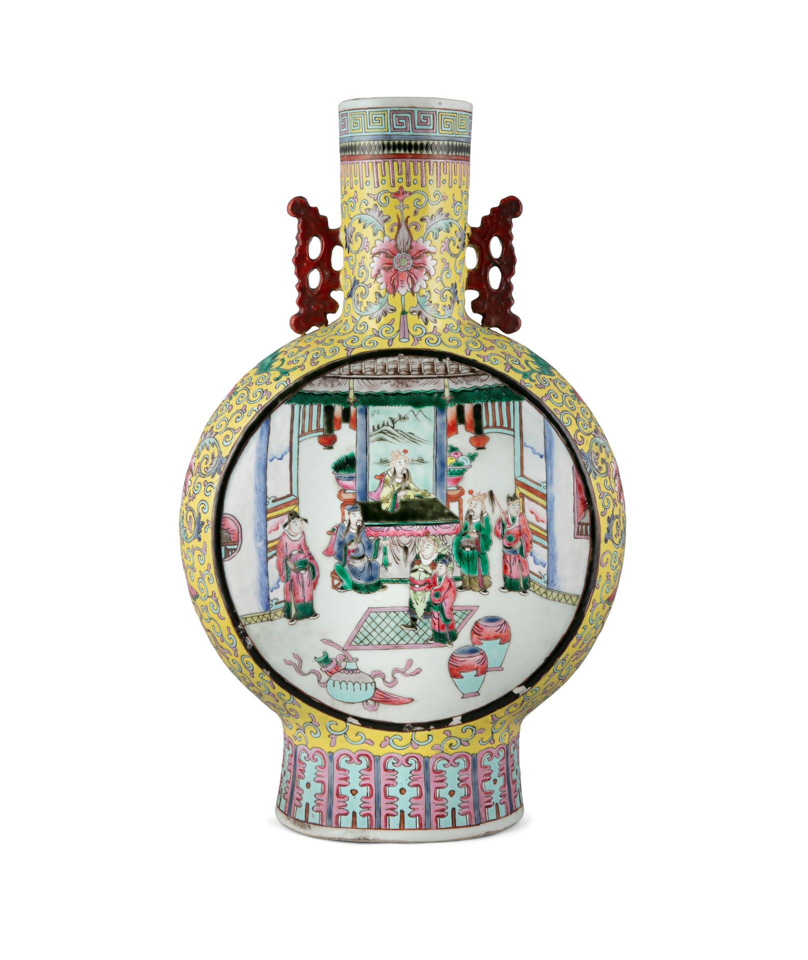 Null A LARGE YELLOW GROUND FAMILLE ROSE PORCELAIN ‘PALACE SCENE AND WARRIOR’ MOO&hellip;