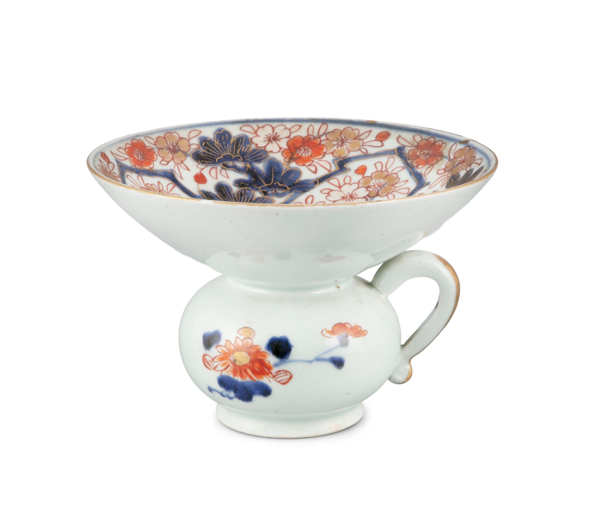Null A CHINESE EXPORT ‘FAMILLE ROSE’ / ‘IMARI’ PORCELAIN SPITTON China, Qing Dyn&hellip;