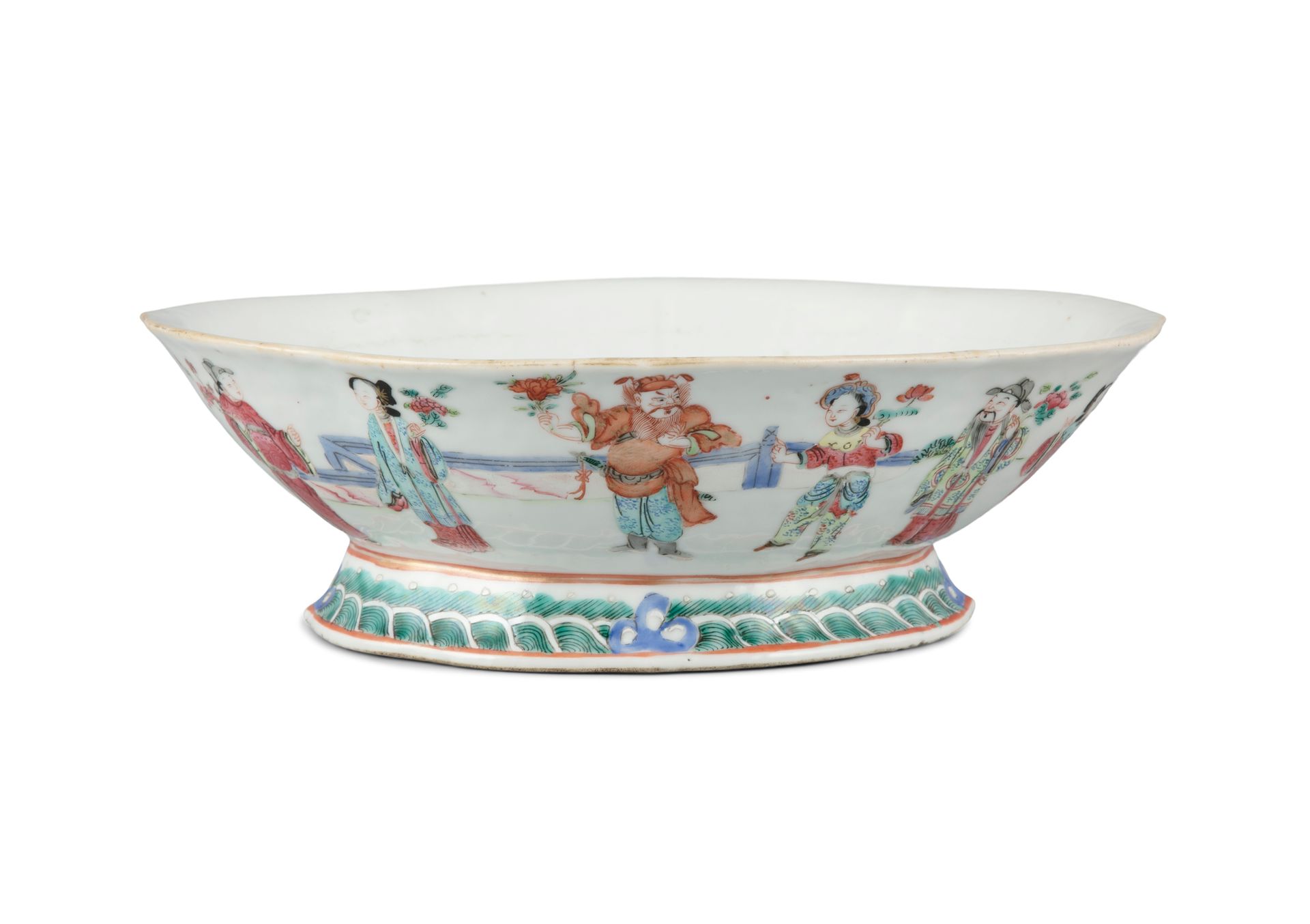 Null 大型玫瑰家族 "八仙过海心不死 "陶瓷供奉碗/杯，中国，约1880-1920年代 高：8厘米 - 长：26厘米 - 宽：20,6厘米