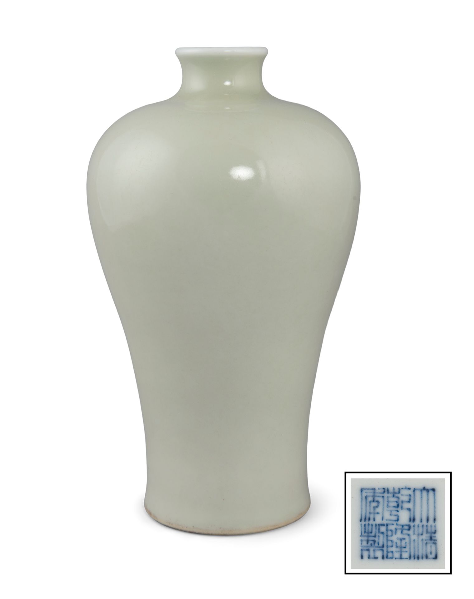 Null VASE EN PORCELAINE GLAÇÉE CRÈME, MEIPING Chine, XXe siècle Le dessous porte&hellip;