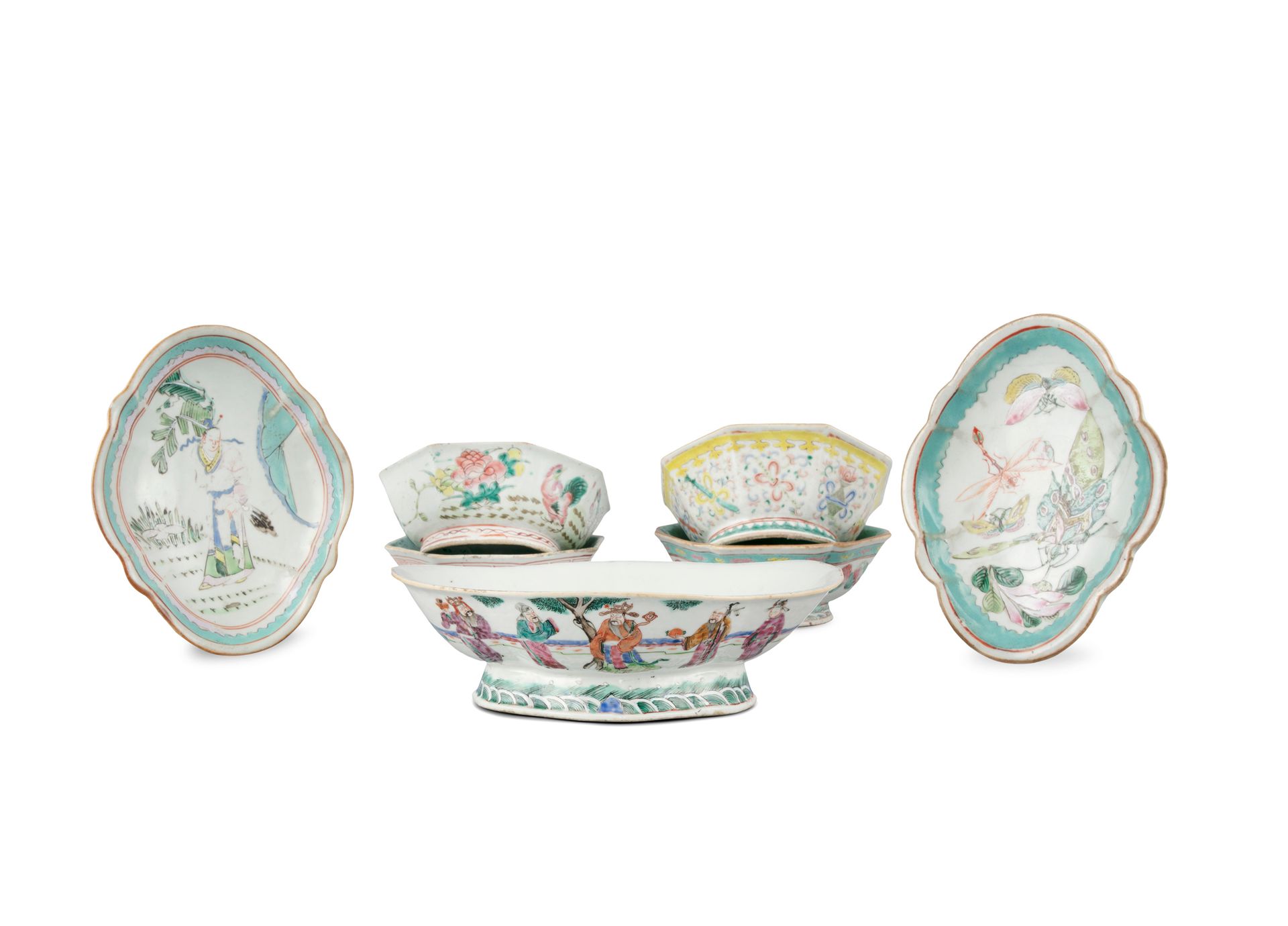 Null A GROUP OF SEVEN (7) PORCELAIN CUPS China, Circa 1880s-1920s It is comprise&hellip;