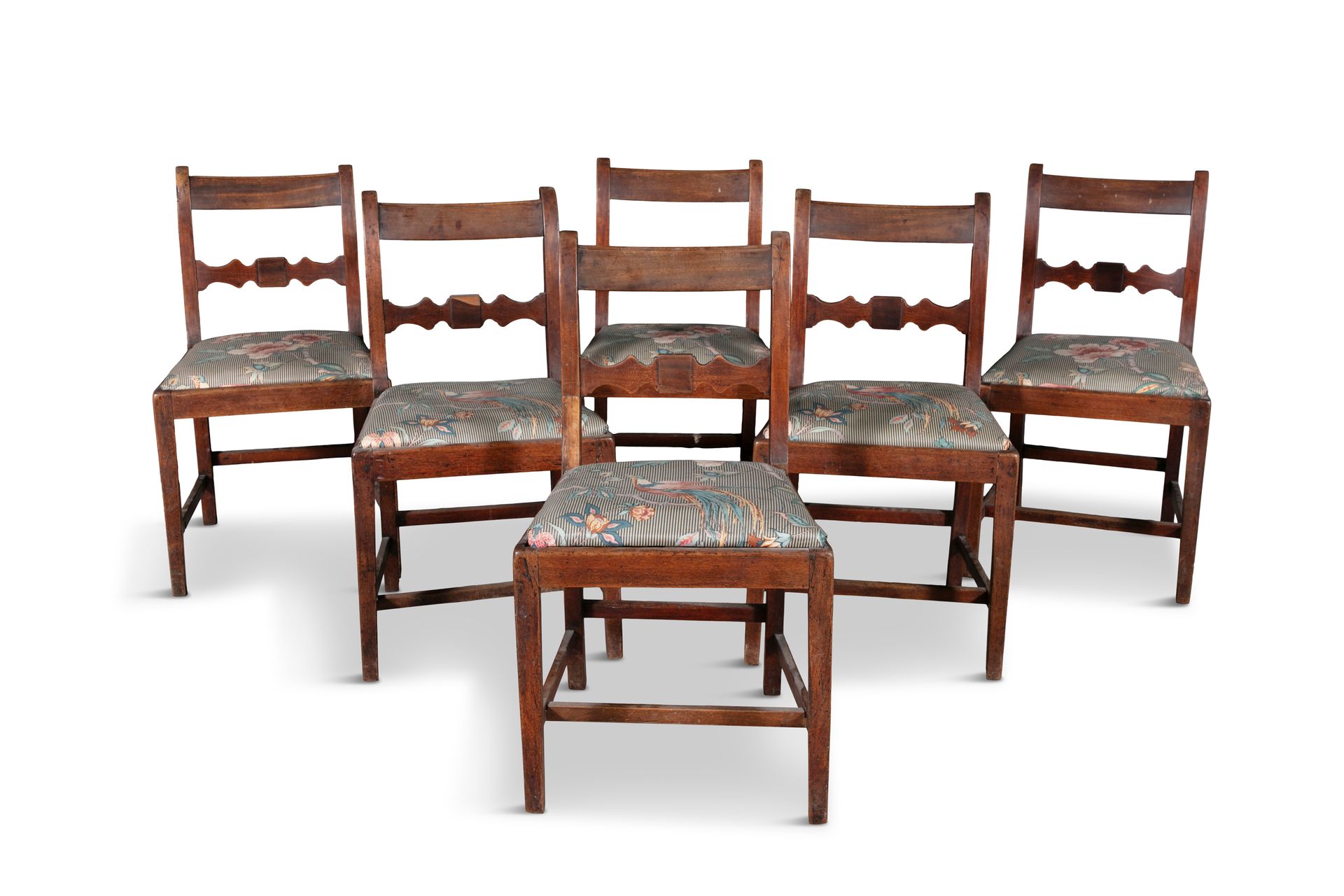 Null A SET OF SIX MAHOGANY DINING CHAIRS, EARLY 19TH CENTURY, each with the slig&hellip;