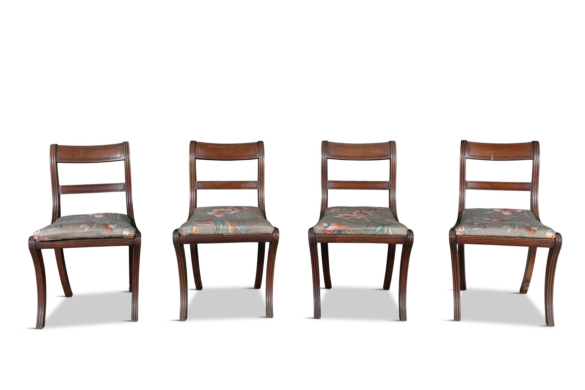 Null A SET OF FOUR MAHOGANY DINING CHAIRS, EARLY 19TH CENTURY, with reeded bowed&hellip;