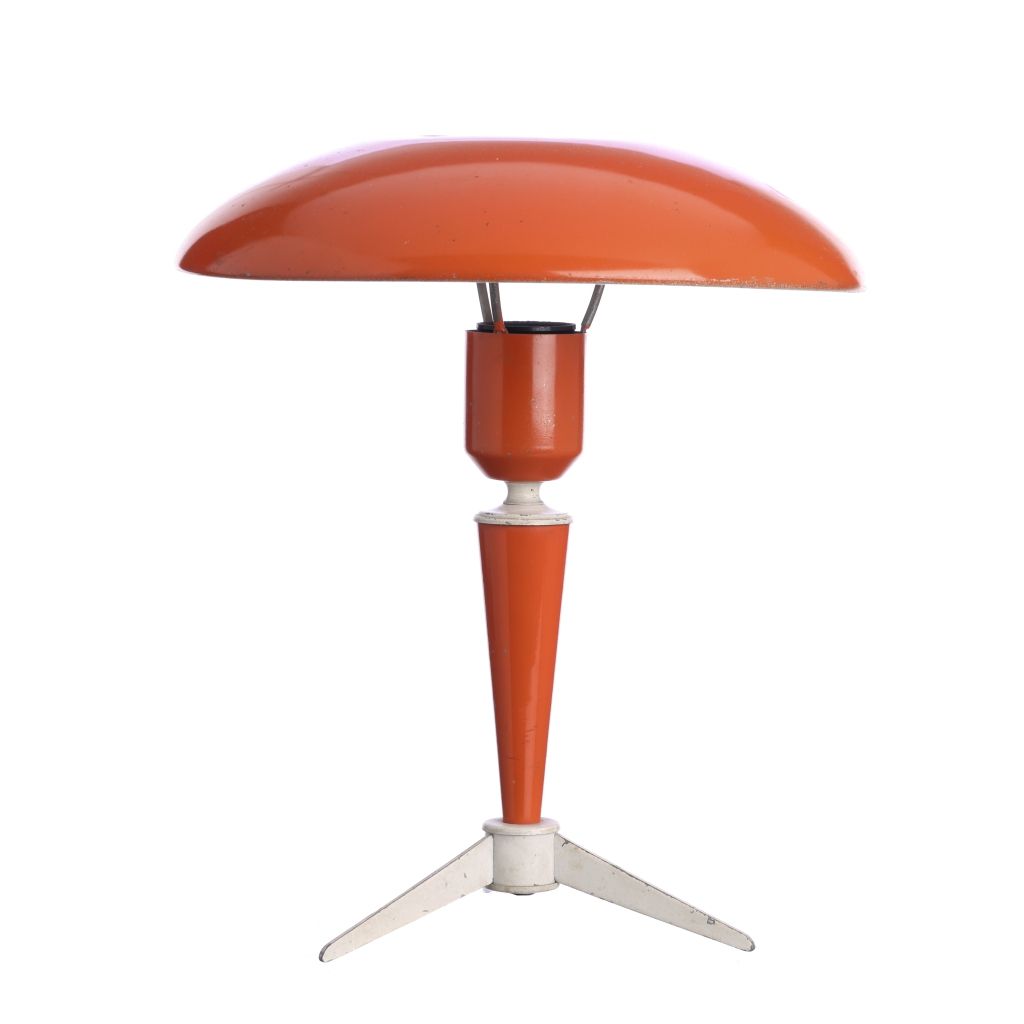 Null LOUIS KALFF (1897-1976) - 台灯荷兰，约1950年，橙色和白色的漆面金属。由路易斯-卡尔夫为飞利浦设计。带电的。有使用的痕迹，&hellip;