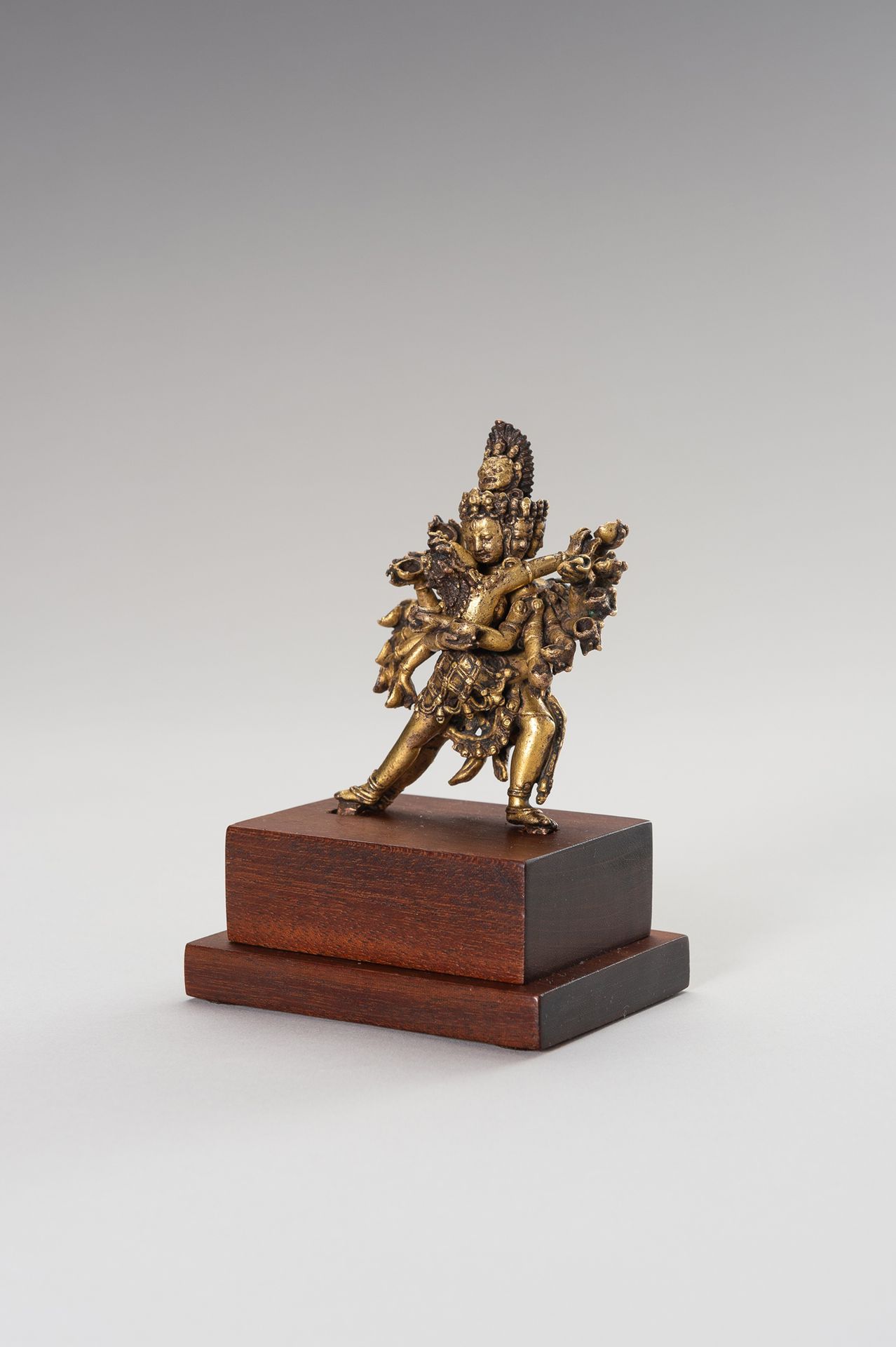 A GILT BRONZE FIGURE OF HEVAJRA AND CONSORT EINE GEILTE BRONZE-FIGUR VON HEVAJRA&hellip;