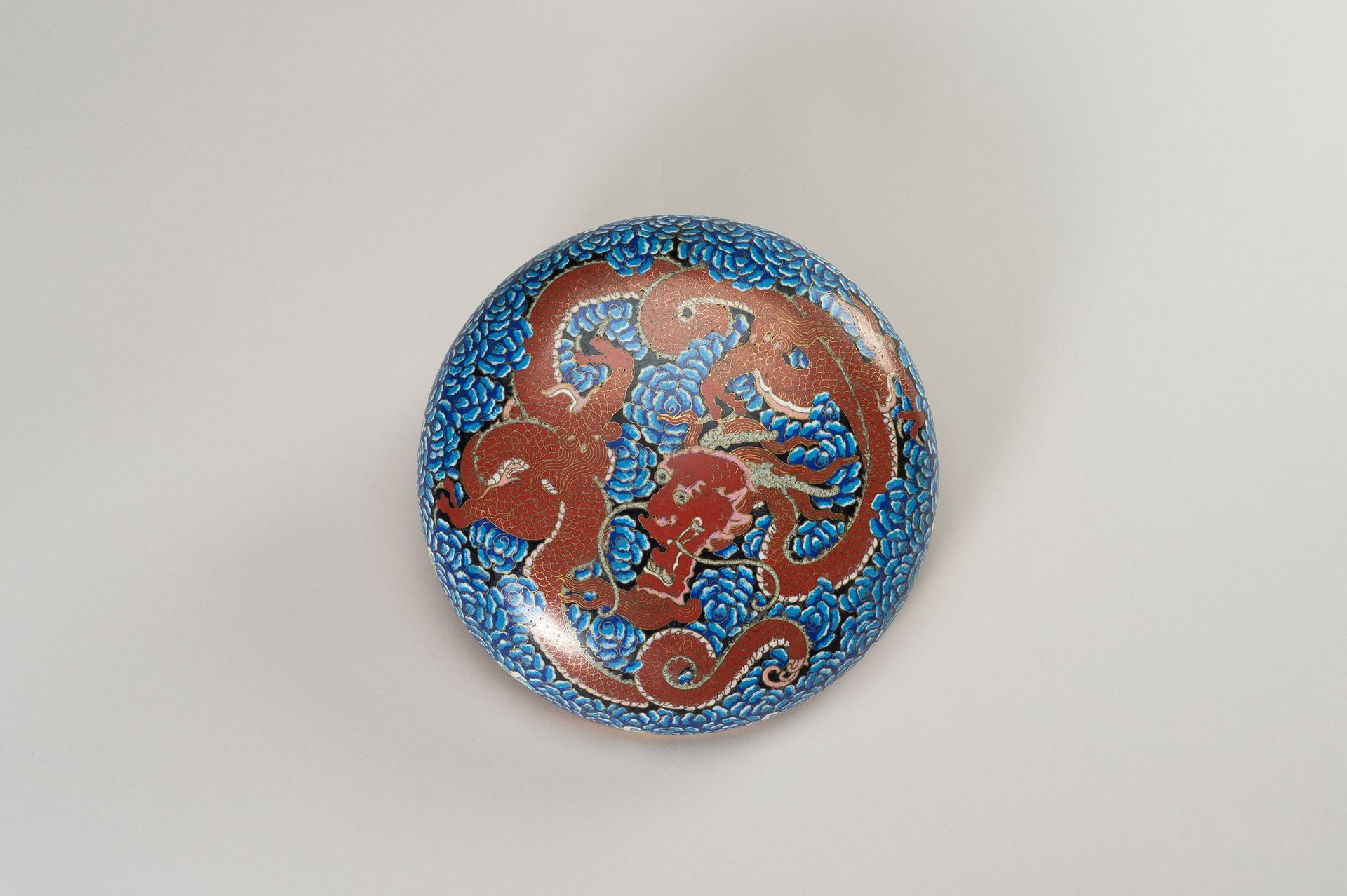 A FINE CLOISONNÉ BOX WITH DRAGON AND CLOUDS A FINE CLOISONNÉ BOX WITH DRAGON AND&hellip;
