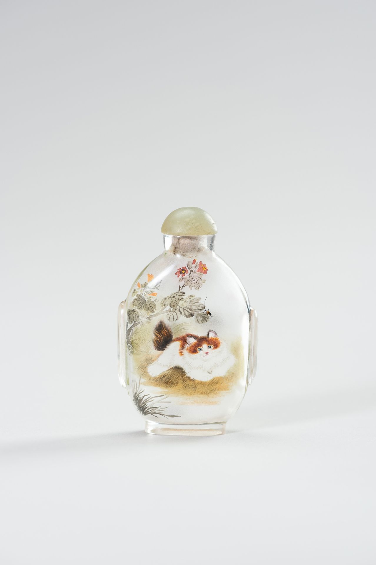 AN INSIDE-PAINTED ‘CAT’ GLASS SNUFF BOTTLE BOTTIGLIA DI VETRO 'CAT' DIPINTA ALL'&hellip;