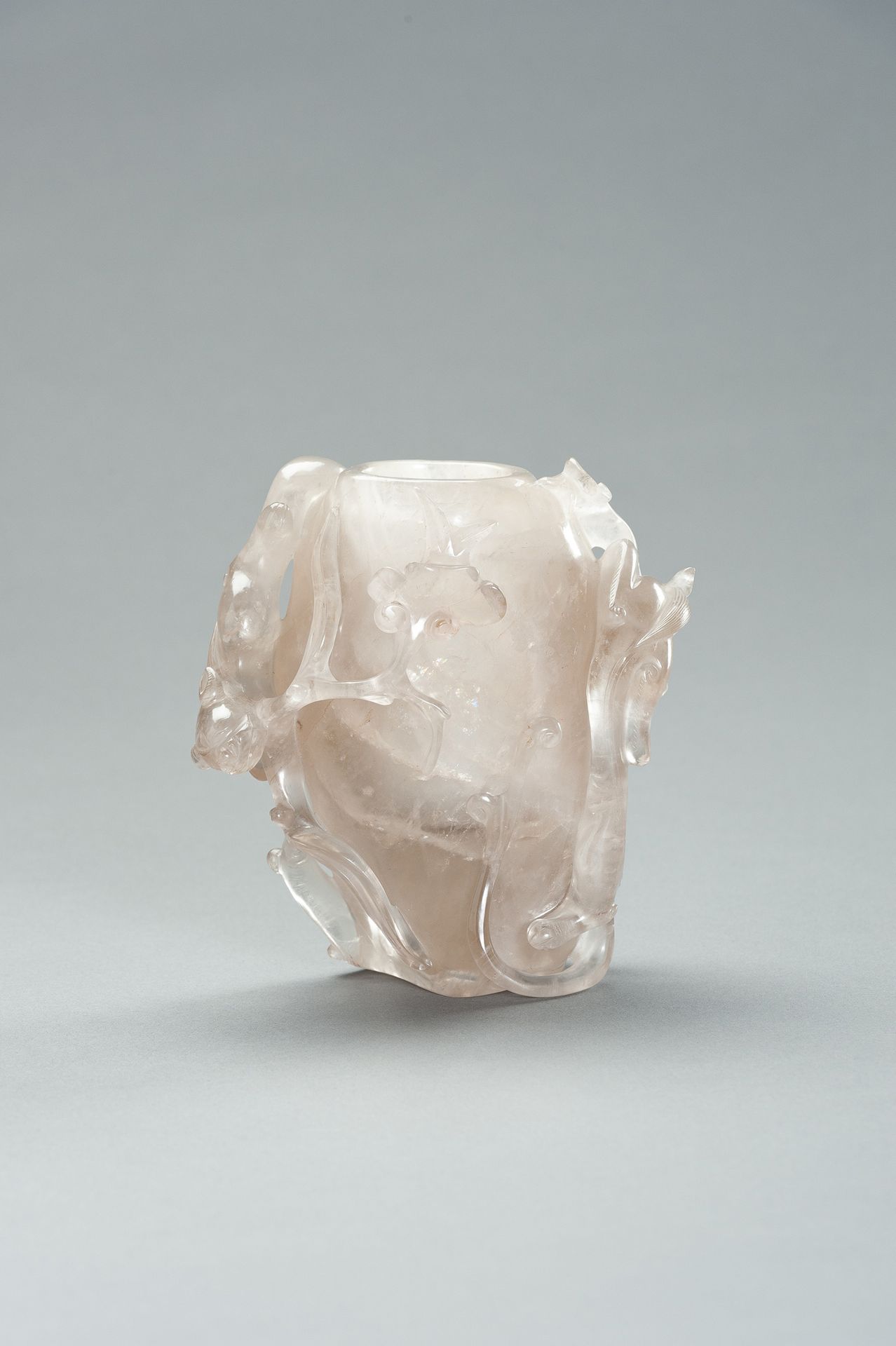 A FINE ROCK CRYSTAL “CHILONG” VASE 一件精美的岩石水晶 "千龙 "花瓶
中国，18-19世纪。浅灰色的颜色，有天然的内含物，装&hellip;