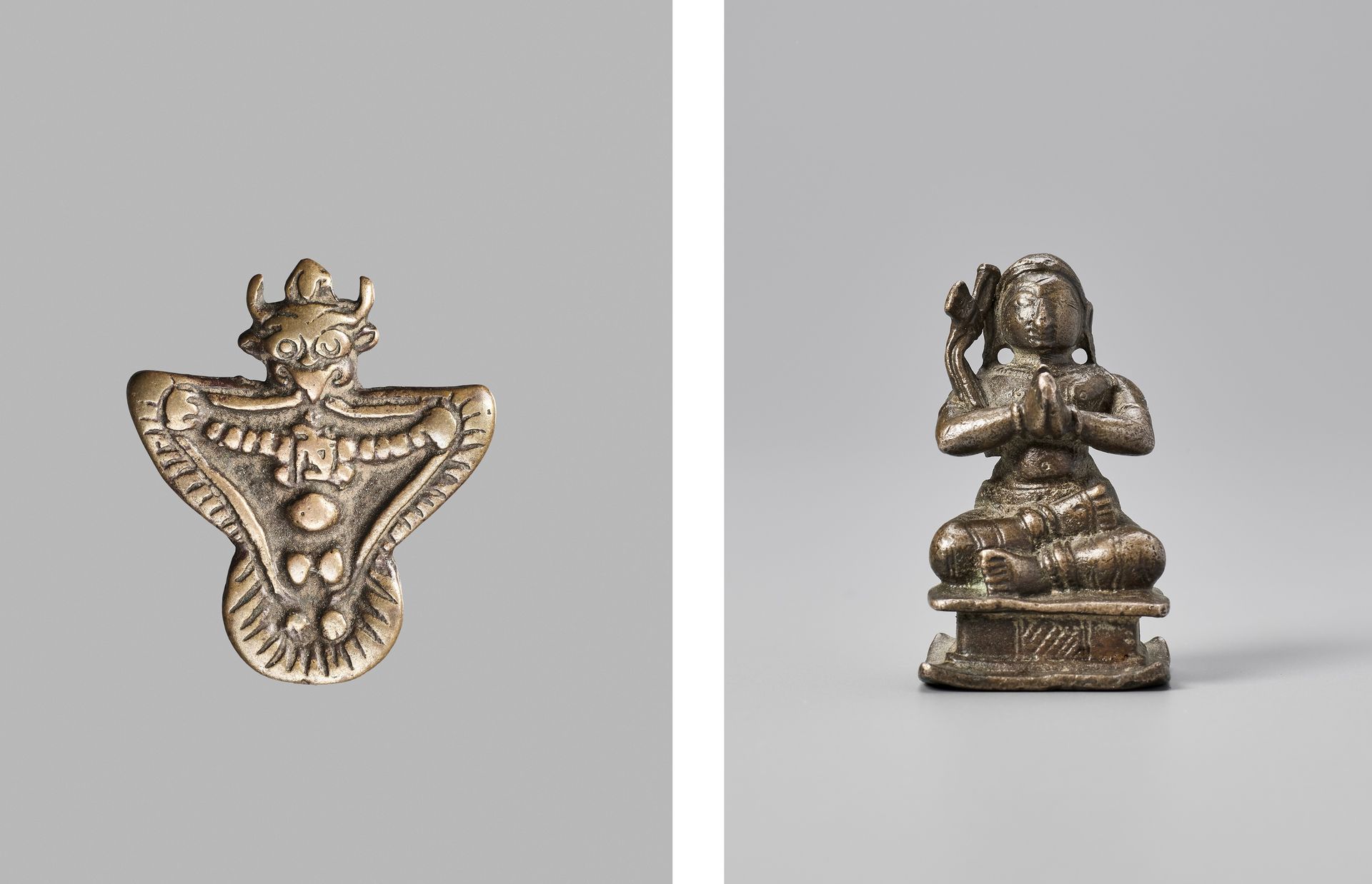 TWO SMALL INDIAN BRONZE FIGURES, 19TH CENTURY 两件小型的印度铜像，19世纪
印度。一件青铜器描绘的是放大的迦楼罗，&hellip;