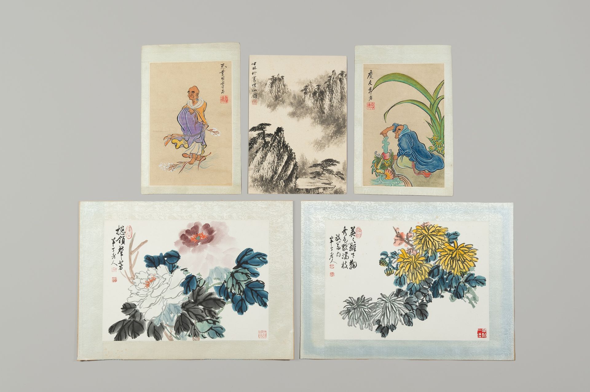 A GROUP OF THREE PAINTINGS AND TWO PRINTS 一组三幅画和两幅画
中国，20世纪上半叶。水墨、水彩、水粉画在纸上。包括一幅&hellip;