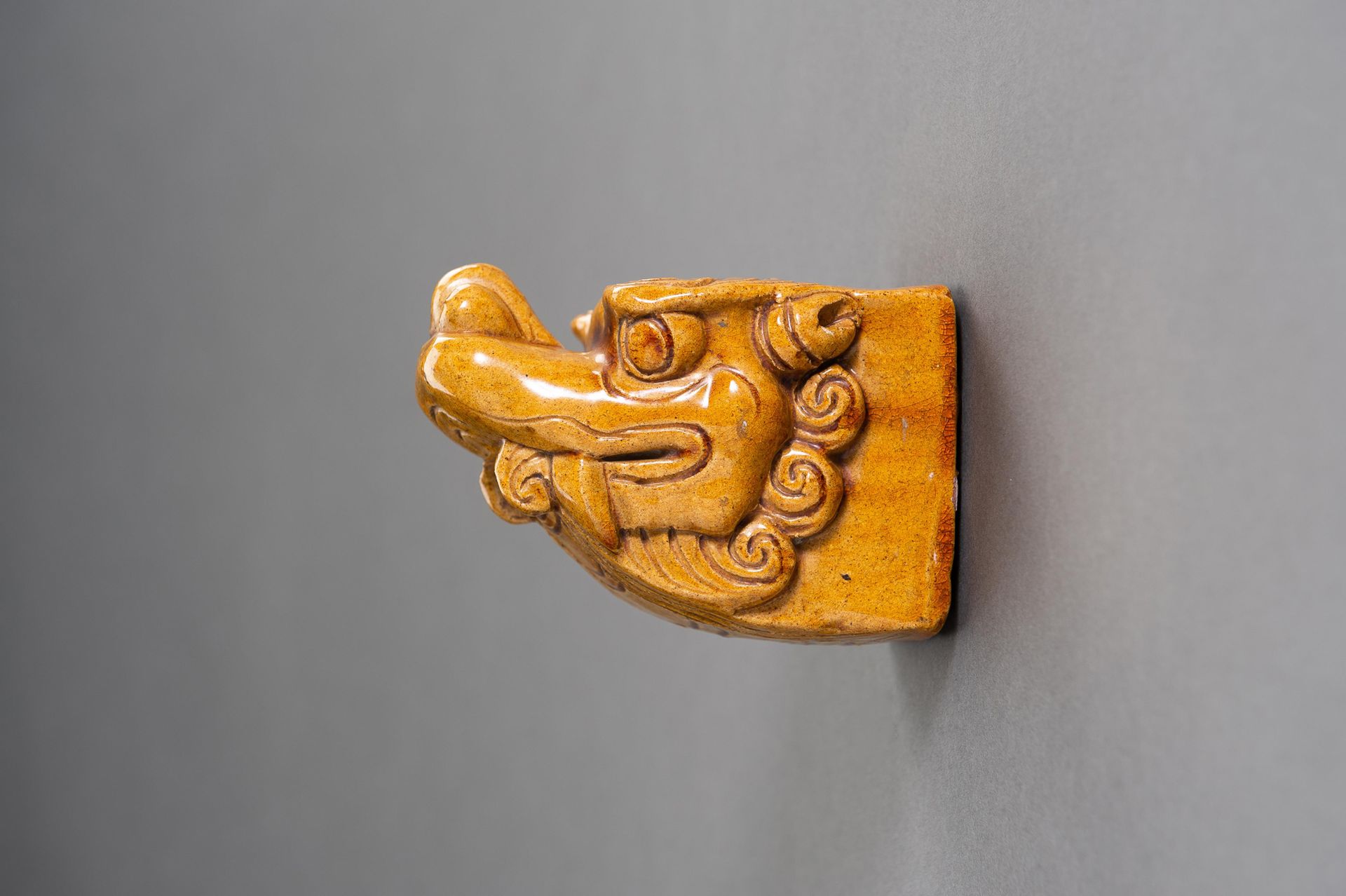A GLAZED ´BUDDHIST LION´ ARCHITECTURAL ELEMENT 一件釉下 "佛教狮子 "建筑小品
中国，清朝（1644-1912）&hellip;